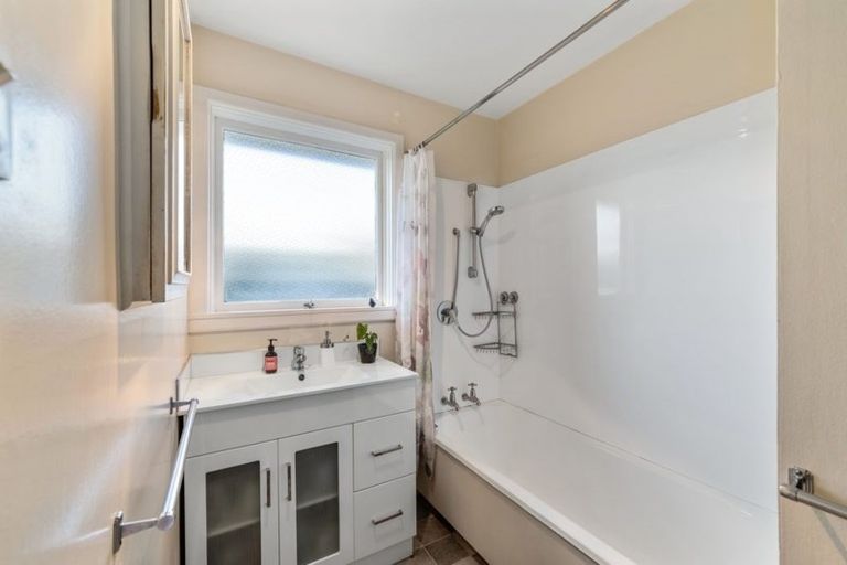 Photo of property in 2/42 North Avon Road, Richmond, Christchurch, 8013