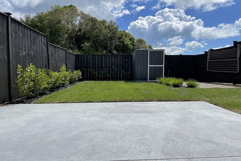 Photo of property in 38a Taikura Avenue, Red Beach, 0932