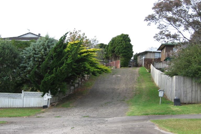 Photo of property in 8 Hueglow Rise, West Harbour, Auckland, 0618