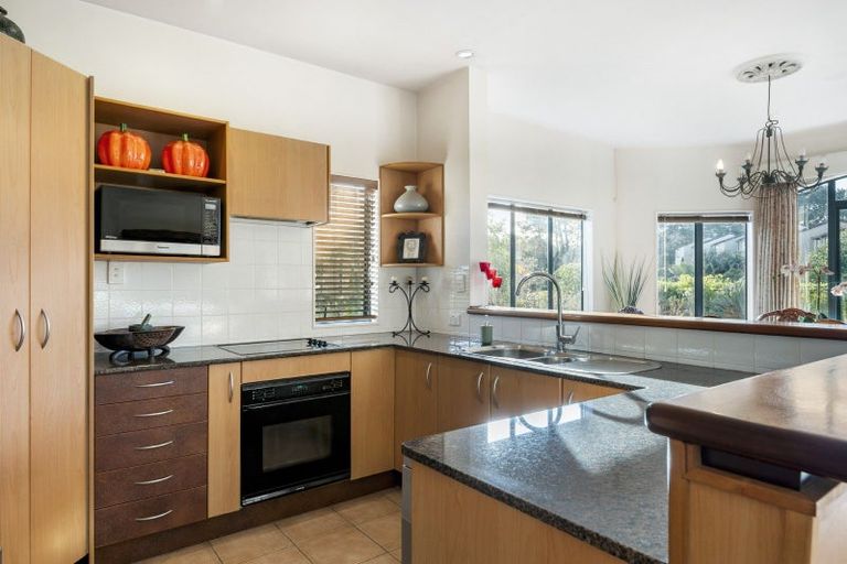 Photo of property in 22/8 Tobago Place, Sunnynook, Auckland, 0620