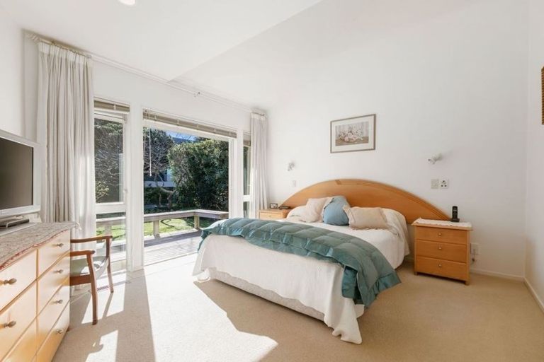 Photo of property in 27 Craig Road, Milford, Auckland, 0620