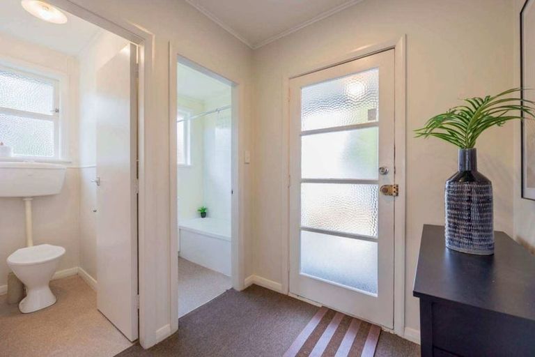 Photo of property in 4 Exmouth Road, Northcote, Auckland, 0627