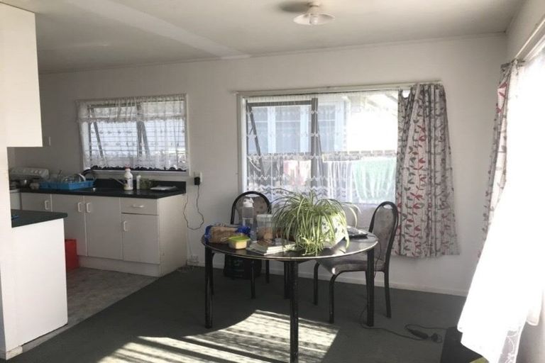 Photo of property in 2/31 Solveig Place, Randwick Park, Auckland, 2105