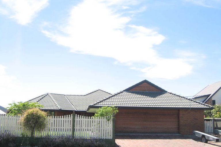 Photo of property in 36 Orlando Crescent, Waimairi Beach, Christchurch, 8083