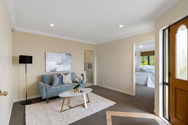 Photo of property in 33 Cricklade Terrace, Windsor Park, Auckland, 0632