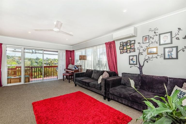 Photo of property in 365 Wairau Road, Totara Vale, Auckland, 0629