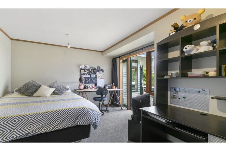 Photo of property in 204 Miromiro Road, Normandale, Lower Hutt, 5010