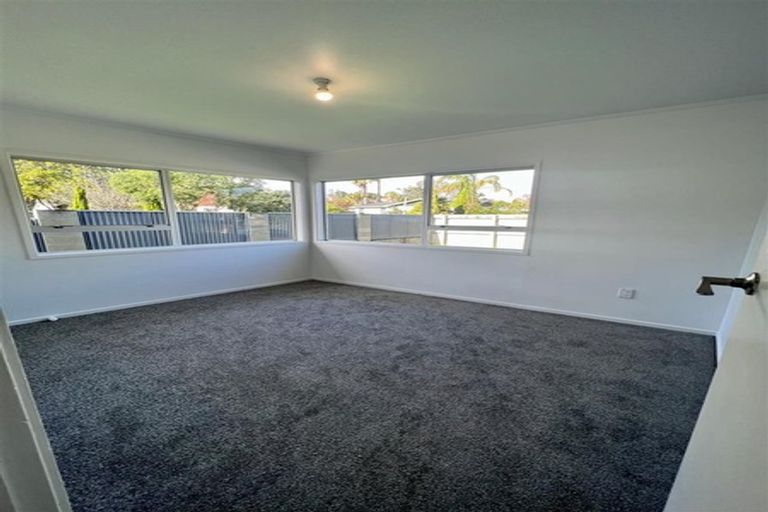 Photo of property in 5 John F Kennedy Place, Glen Eden, Auckland, 0602