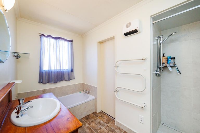 Photo of property in 42a Clifton Terrace, Fitzherbert, Palmerston North, 4410