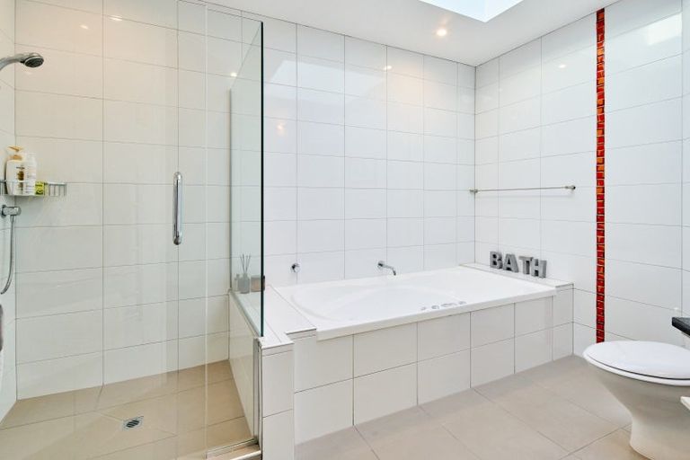 Photo of property in Alto Apartments, 4a/22 Telford Terrace, Oriental Bay, Wellington, 6011
