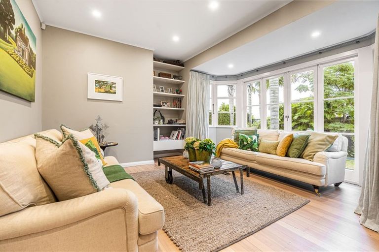 Photo of property in 58 Old Lake Road, Narrow Neck, Auckland, 0624