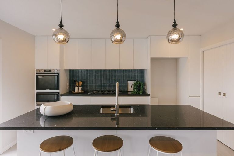 Photo of property in 32 Atlantic Drive, Fitzherbert, Palmerston North, 4410