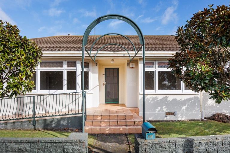 Photo of property in 58 Rangitane Street, Palmerston North, 4414