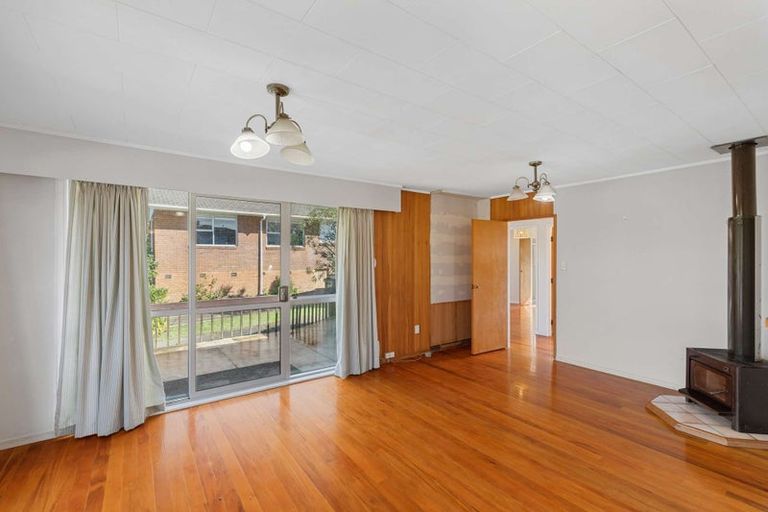 Photo of property in 9 Cockayne Crescent, Sunnynook, Auckland, 0620