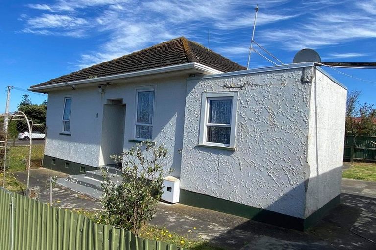 Photo of property in 1 Rangiora Street, Castlecliff, Whanganui, 4501