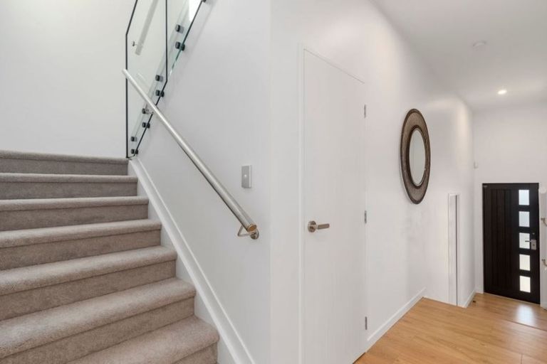 Photo of property in 31c Weatherly Road, Torbay, Auckland, 0630