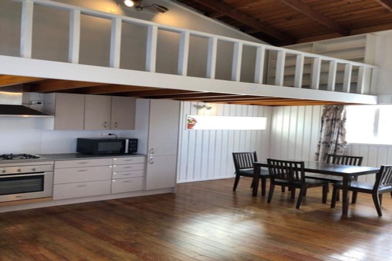 Photo of property in 29 View Road, Henderson, Auckland, 0612