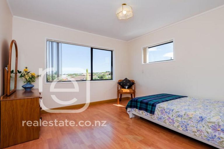 Photo of property in 20b Kallaroo Place, Botany Downs, Auckland, 2010