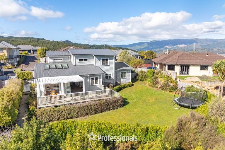 Photo of property in 14 Ronald Scott Grove, Riverstone Terraces, Upper Hutt, 5018
