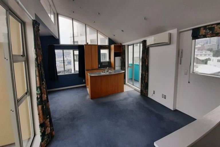 Photo of property in Endeavour Apartments, 15/125 Thorndon Quay, Pipitea, Wellington, 6011