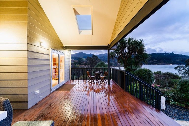 Photo of property in 8 Cove Street, Roseneath, Port Chalmers, 9023