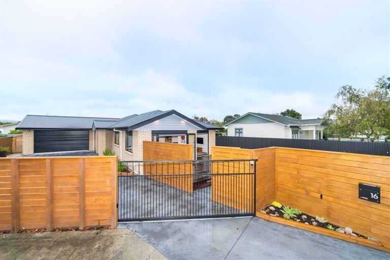 Photo of property in 16 Douglas Street, West End, Palmerston North, 4412