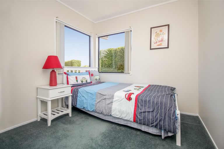 Photo of property in 189 West Harbour Drive, West Harbour, Auckland, 0618
