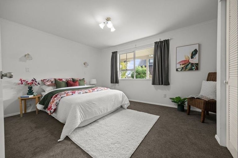 Photo of property in 17 Caulfield Place, Awapuni, Palmerston North, 4412