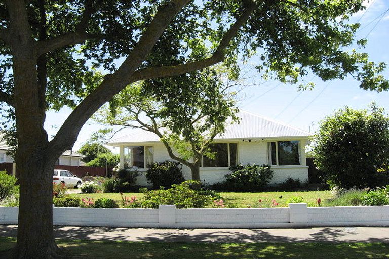 Photo of property in 40 Pinehurst Crescent, Russley, Christchurch, 8042