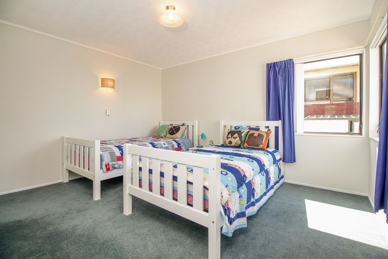 Photo of property in 189 West Harbour Drive, West Harbour, Auckland, 0618