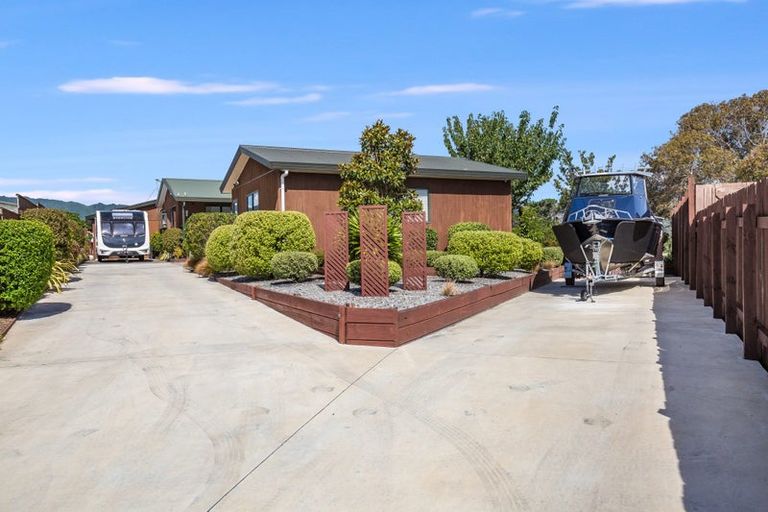 Photo of property in 25 Pine Ridge Terrace, Waikanae Beach, Waikanae, 5036