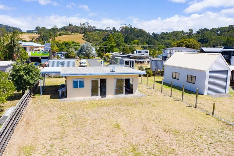 Photo of property in 16 Banks Street, Cooks Beach, Whitianga, 3591