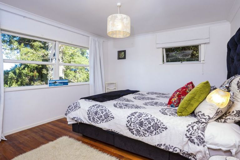 Photo of property in 43 Takahe Road, Titirangi, Auckland, 0604