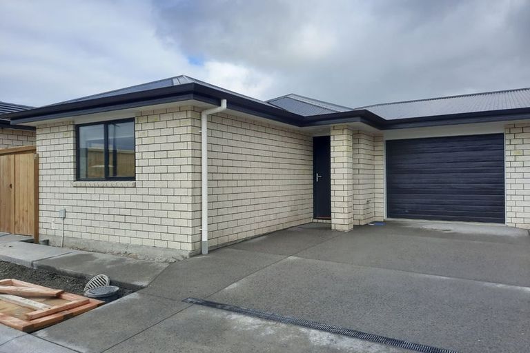 Photo of property in 41 Waruhia Crescent, Rototuna North, 3281