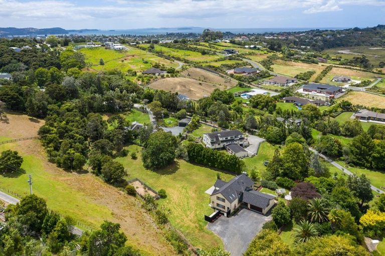 Photo of property in 7 Whangaparaoa Road, Red Beach, 0932