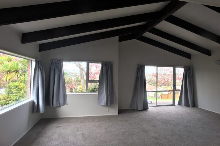 Photo of property in 23 Valley View Road, Glenfield, Auckland, 0629