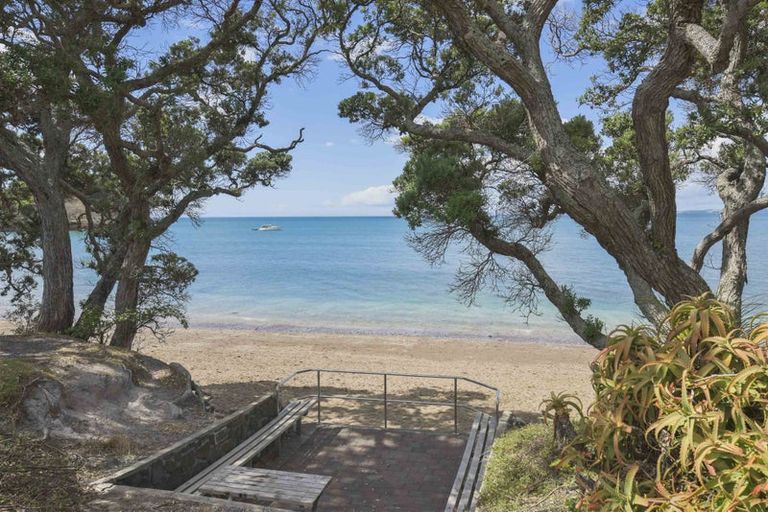 Photo of property in 870 Whangaparaoa Road, Manly, Whangaparaoa, 0930
