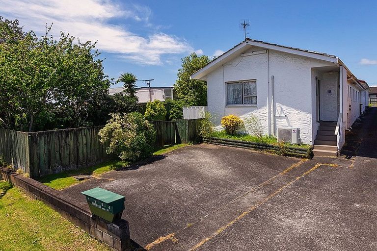 Photo of property in 1/138 Hutchinson Avenue, New Lynn, Auckland, 0600