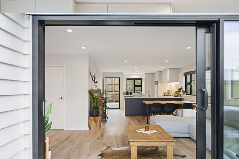 Photo of property in 2/72 Gibraltar Street, Howick, Auckland, 2014