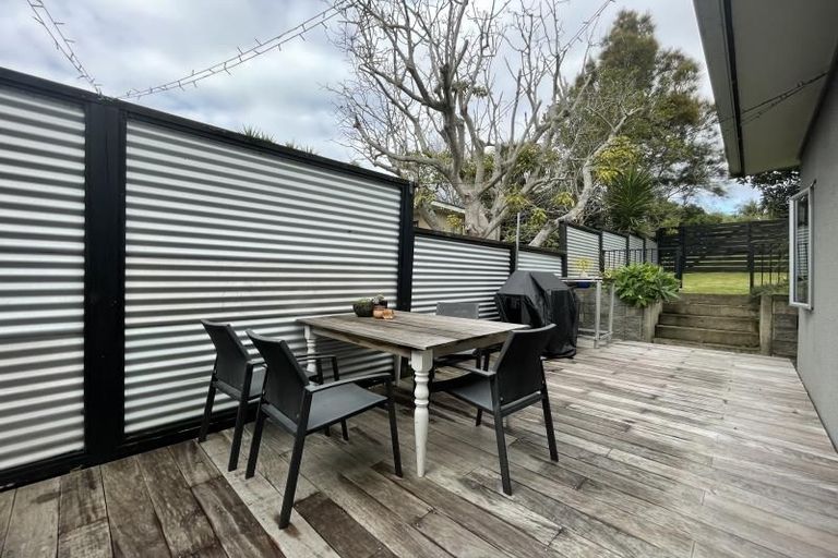 Photo of property in 60 Waiohua Road, Greenlane, Auckland, 1061