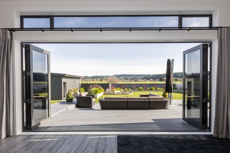 Photo of property in 33 Pohutukawa Drive, Eskdale, Napier, 4182