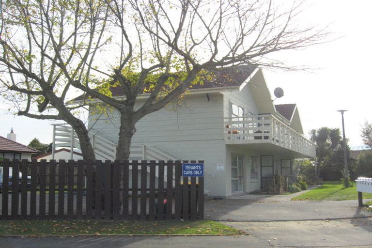 Photo of property in 1 Takaro Avenue, Sockburn, Christchurch, 8042