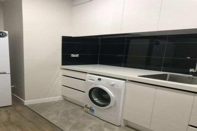 Photo of property in 1 Cooladawson Drive, Flat Bush, Auckland, 2019