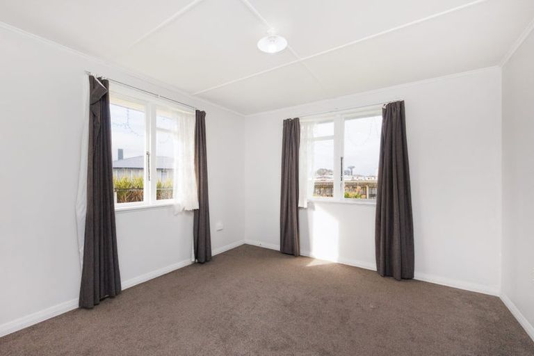Photo of property in 33 Holland Crescent, Bulls, 4818