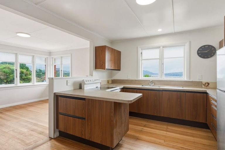 Photo of property in 122 Easther Crescent, Kew, Dunedin, 9012