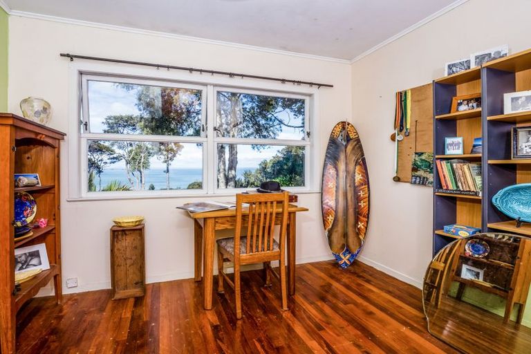 Photo of property in 43 Takahe Road, Titirangi, Auckland, 0604