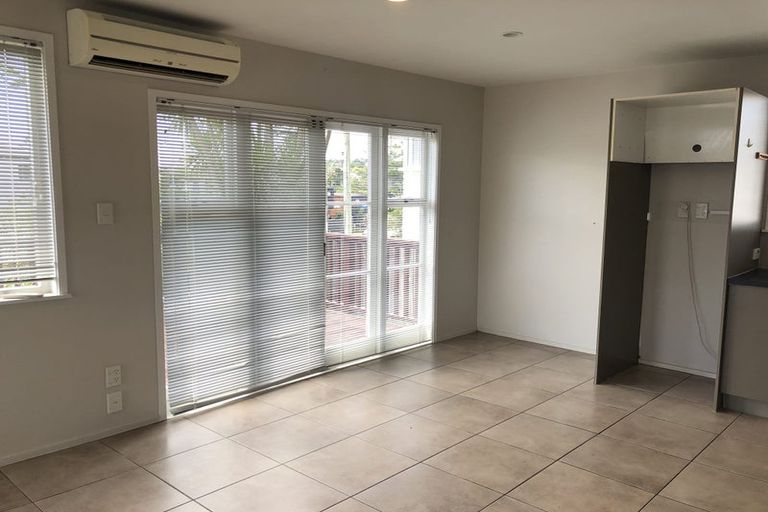 Photo of property in 24 Chippendale Crescent, Birkdale, Auckland, 0626