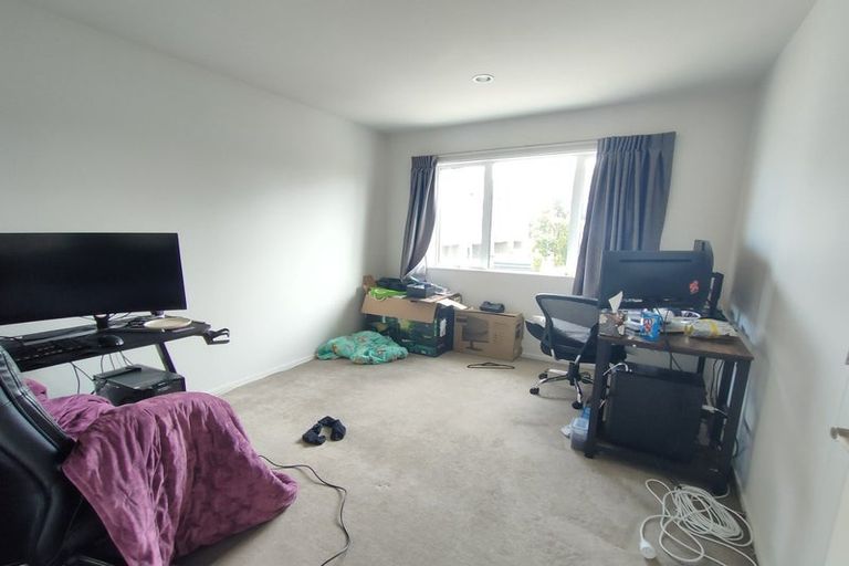 Photo of property in 6b Gossamer Drive, Pakuranga Heights, Auckland, 2010