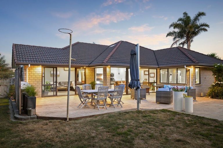 Photo of property in 55 Lough Bourne Drive, Pukekohe, 2120