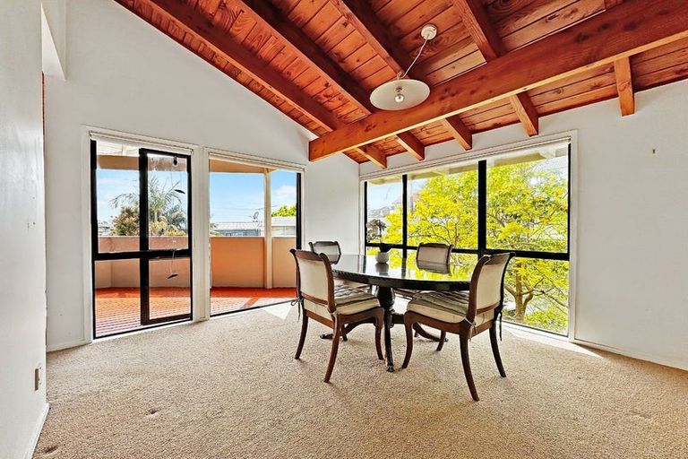 Photo of property in 1/20a Hauraki Road, Hauraki, Auckland, 0622